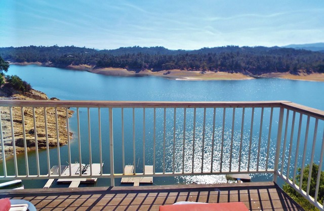 Westra's Waterfront Abode w/Private Dock, WiFi on quiet cul de sac!