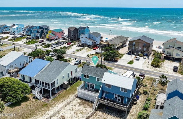 What a view! Cozy 3-BR. Discount price while upstairs shower under repair .