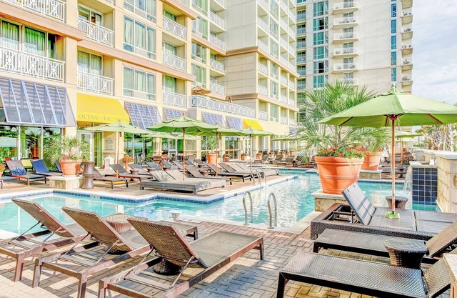Where Beach Memories Begin! Fully-equipped Kitchen, Swimming Pool, Ocean Front!