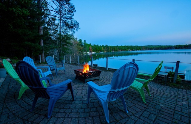 Whileaway Lakehouse Beautiful Lakefront Home Perfect for Making Memories!
