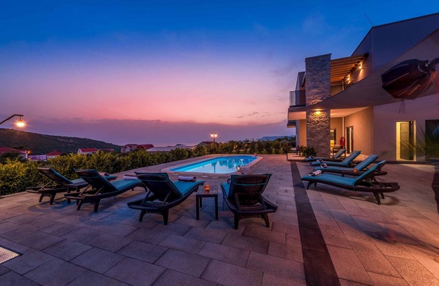 Whimsical Waters - Four Bedroom Villa, Sleeps 8