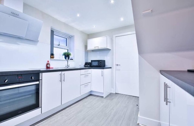 Whitchurch Place 2 Bed Flat in Cardiff