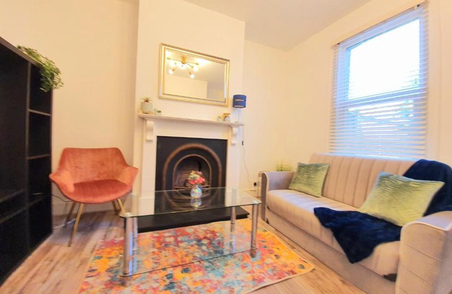 Wimbledon Ideal 1 bedroom ground floor Apartment with Garden