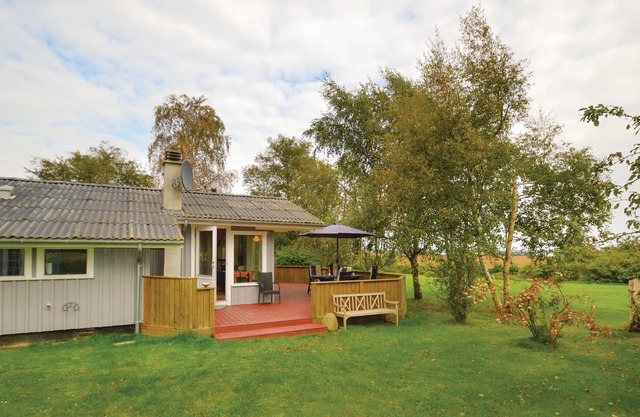 With a view of Bogø and Grønsund lies this beautiful cottage.