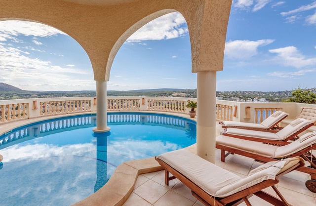 With sea view and pool - Villa Rothe