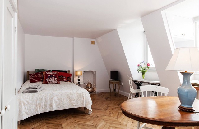 Wonderful Holland Park Studio