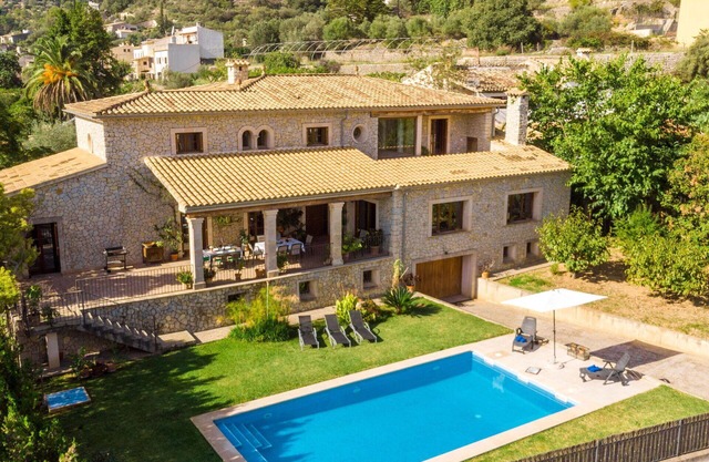 Wonderful private villa with A/C, WIFI, private pool, hot tub, TV, patio and panoramic view
