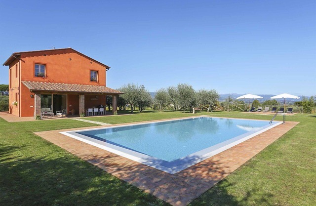 Wonderful private villa with private pool, A/C, WIFI, TV, veranda and panoramic view, close to L.