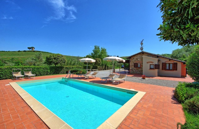 Wonderful private villa for 6 guests with WIFI, A/C, private pool, TV, panoramic view and parking