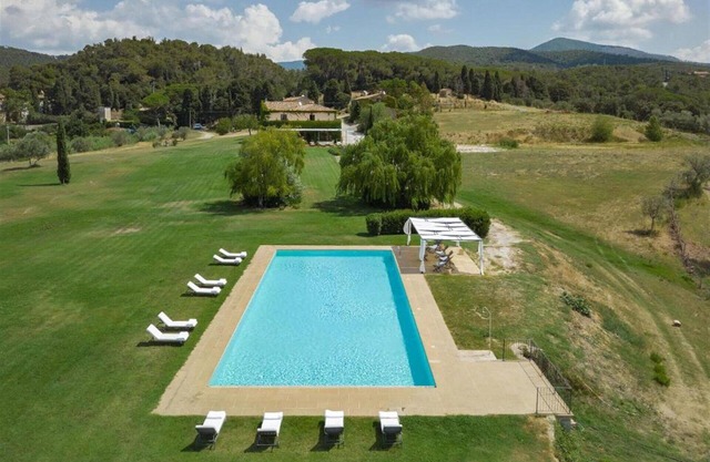Wonderful private villa with private pool, A/C, WIFI, TV, pets allowed and panoramic view