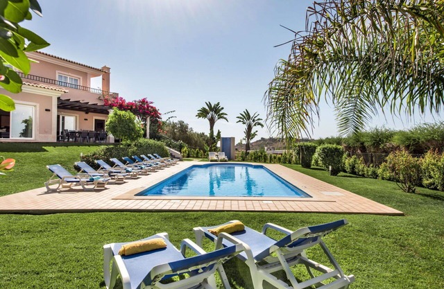 Wonderful private villa for 12 people with A/C, WIFI, private pool, TV, patio and parking