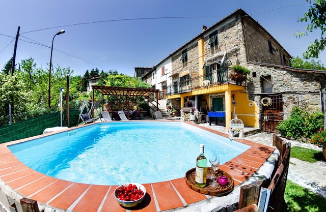 Wonderful private villa for 5 people with private pool, WIFI, TV, panoramic view and parking