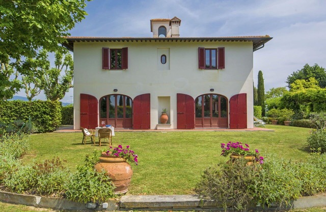 Wonderful private villa for 9 people with WIFI, TV and patio