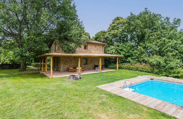 Wonderful private villa for 4 guests with WIFI, private pool, TV, patio and parking
