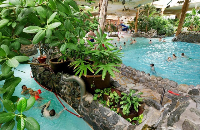 Wonderful villa for 6 guests with WIFI, hot tub, pool, TV, terrace and parking
