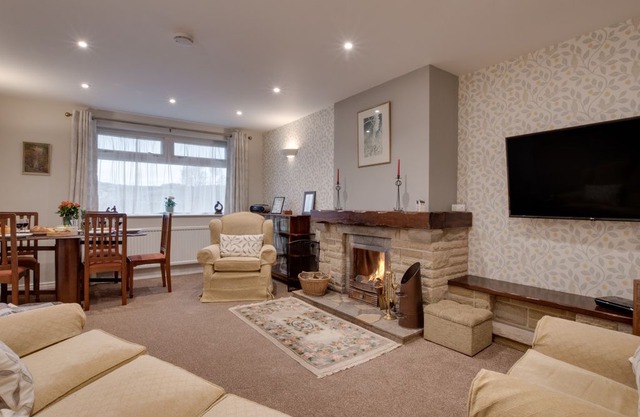 Woodpeckers Cottage - Three Bedroom House, Sleeps 5