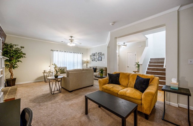Work & Play Base: 3BR Close to Parks & Lakes