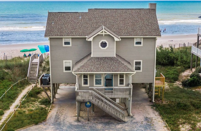 Wynd Swept # 111 Oceanfront House, Pool, Tennis courts, kayak launch!