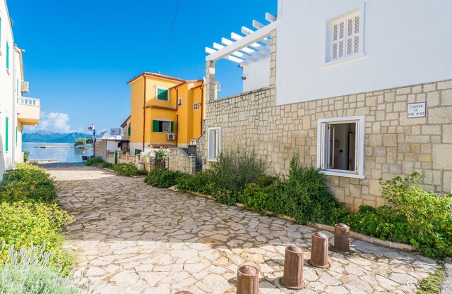 Xarus 1 - Two Bedroom Apartment, Sleeps 3