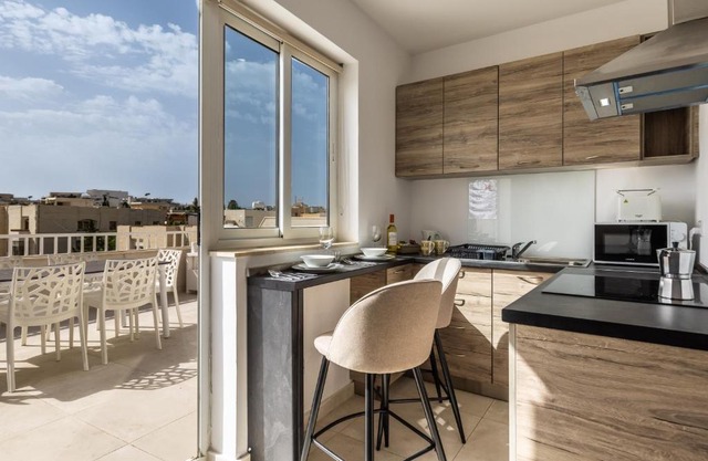 Xemx Sabiha Suite 5 min walk from St Julians