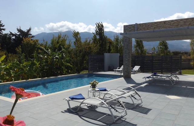 Xenos Villa 1 With Private Swimming Pool, Near The Sea