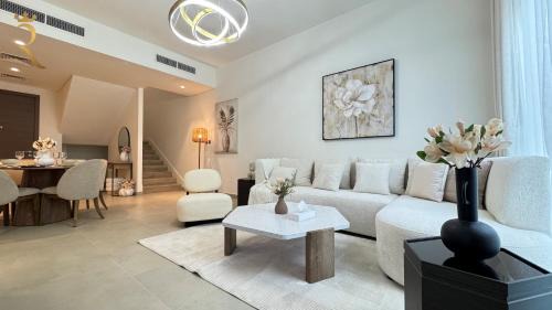 Yas Garden Luxe 4BR - Luxury Stay with Cozy Garden Space Near Yas Mall & Marina