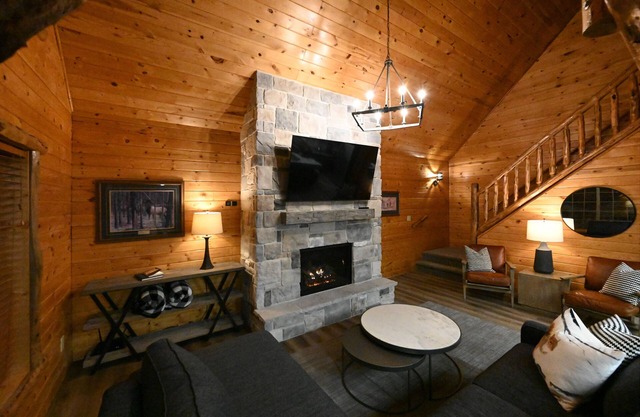 Yellowstone Cabin Retreat –Sleeps 10, Near Yellowstone, ATV & Snowmobile Trails