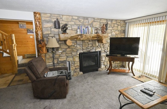 Yellowstone Rustic Luxury Condo Sleeps 11 in an Award Winning Resort