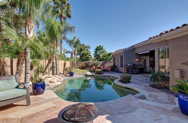 You won't ever want to leave! Relax, gather and entertain in Beautiful Mesa!