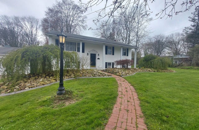 Your Conneaut Lake Getaway: Comfy 3BR Duplex, Hot Tub, Fenced Yard!