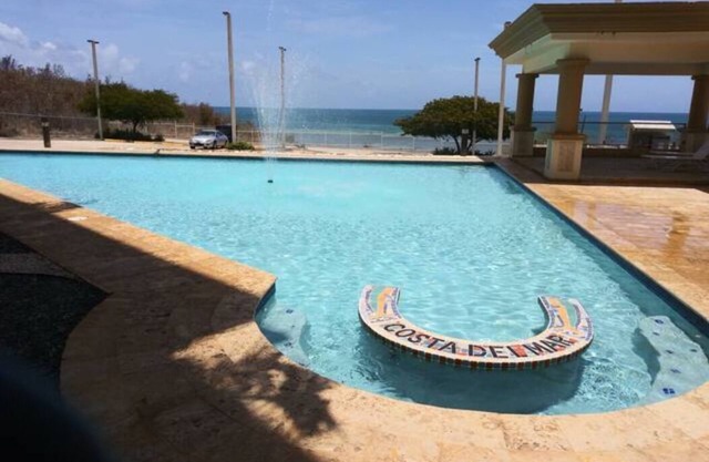 Your Cozy Combate beach retreat, 2 bed/2bath, full A/C, free laundry