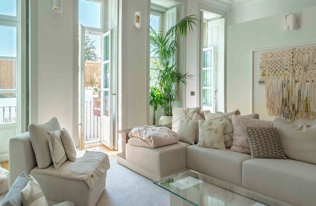 Your Lisbon Oasis: 3-Bed Apartment with Pool & Outdoor Kitchen (Nov-Jan)