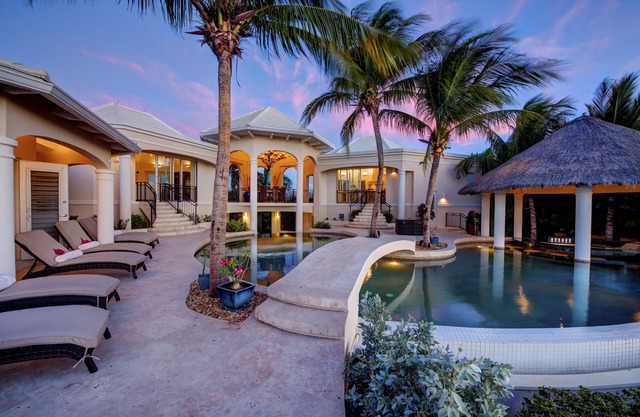 Your luxury home sleeps 10 on the World's number one Island and beach