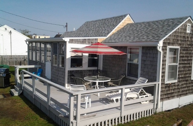 Zephyr- Quiet cottage on the marsh, shopping, beaches, eats and more