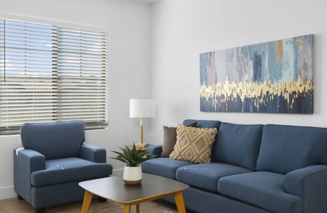 Zone Luxe Ideal 2BR Condo w Gym & Pool for Family Vacations