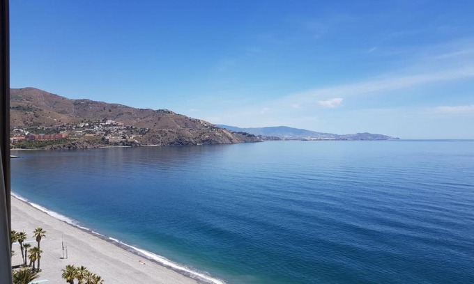 Velilla-Taramay Apartment | Ático en Almuñecar. Primera línea de playa con vistas espectaculares