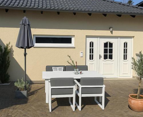 Hirschaid Apartment | Ü Villa Family & Friends 4 Räume Dachwohnung 1 OG Terrasse
