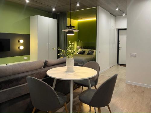 Maliyevtsy Apartment | Апартаменти-студія, дизайнерський ремонт, ЦЕНТР, біля Либідь Плаза