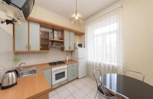 Lypky Apartment | Видовая квартира на улице Крещатик.