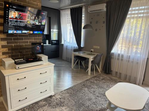 Kryvyi Rih Apartment | вражаючі LUX апартаменти на центральному проспекті, програвач вінілу з платівками, великий Smart TV,преміум-підписки YouTube та онлайн-кінотеатрів , кавомашина, відкритий балкон, ЗВІТНІ ДОКУМЕНТИ