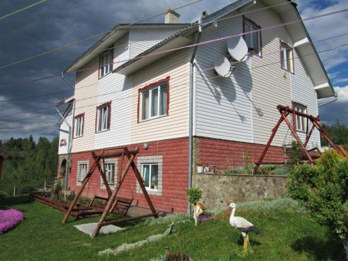 Slavske House | Відпочинок у Пронів