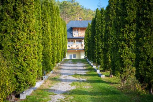 Khmelnytskyi Oblast Apartment | Гостинна садиба Пілігрім