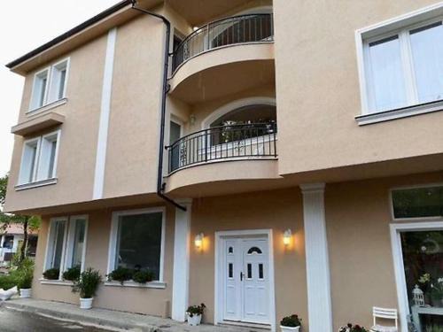 Chernomorets House | Къща за гости НЕЛ