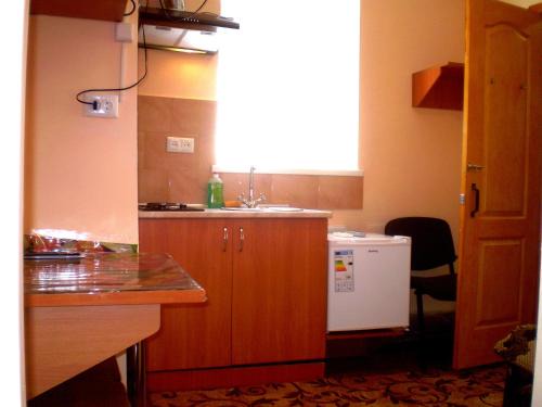 Mykolaiv Apartment | НЕБОЛЬШАЯ СТУДИЯ центр Николаева на Соборной-Макарова Макдональдс диван и кресло 2 этаж Wi-Fi
