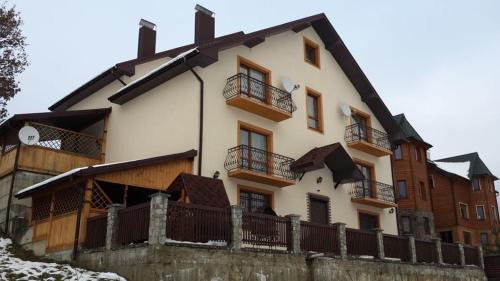 Vyshkiv Cabin | Садиба у Вишкові