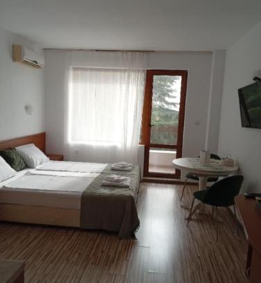 Saints Constantine and Helena Apartment | Студио Аглая