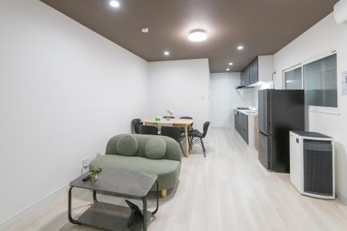 Miyakojima Apartment | 住舎桜ノ宮