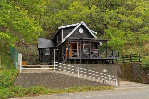 Ito Villa | 松川湖の目の前に佇む貸切ログハウス ファミーユ松川湖