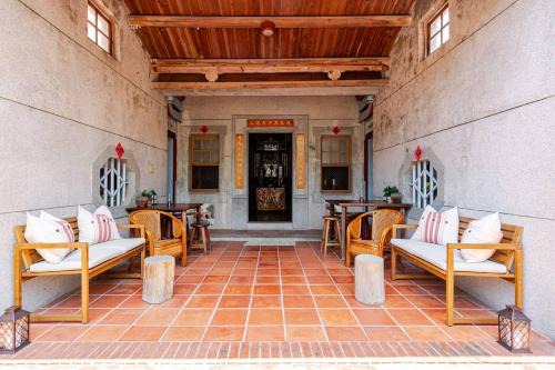 Old Town Villa | 臺窩灣台南包棟民宿Taiwan Heritage House A Cultural Stay in Tainan 全新房間2-12人4房6衛4床2廳1廚房