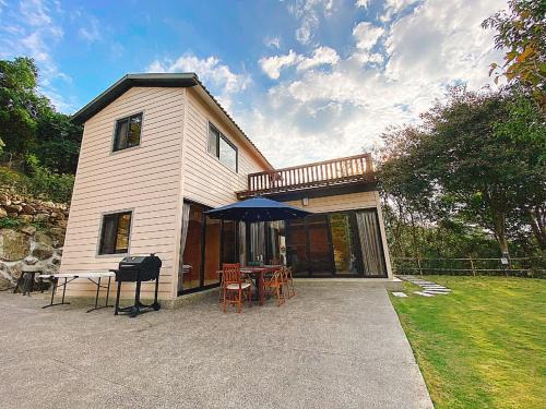 Emei Cabin | 雲彩小屋Clouds Camping House